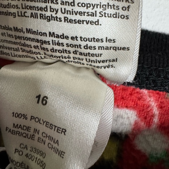 Minions one piece pajamas. Size: 16 years old - Picture 2 of 6